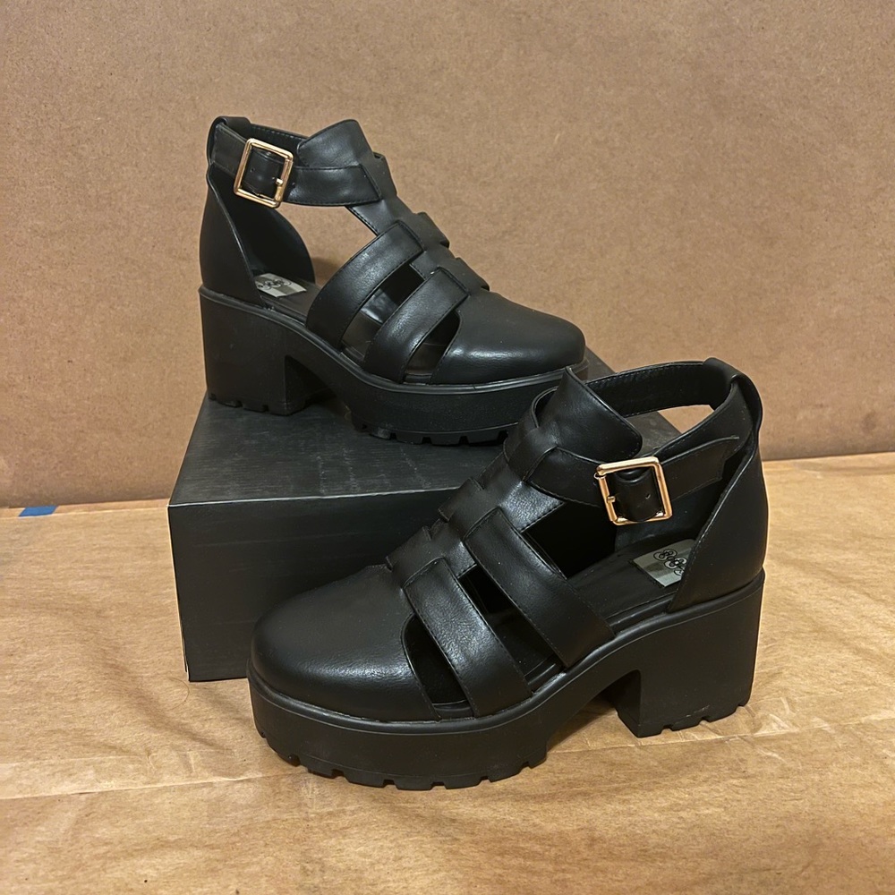 UNWORN Black leather platform sandals NIB